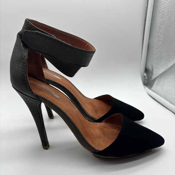 Jeffrey Campbell Free People Black Velvet Green Snake Ankle Strap Heels Size 8 - Picture 1 of 15